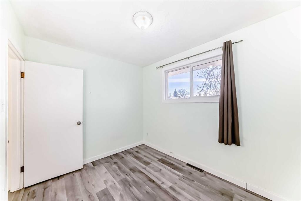 1511 43 Street Se, Calgary, AB - Indoor Photo Showing Other Room