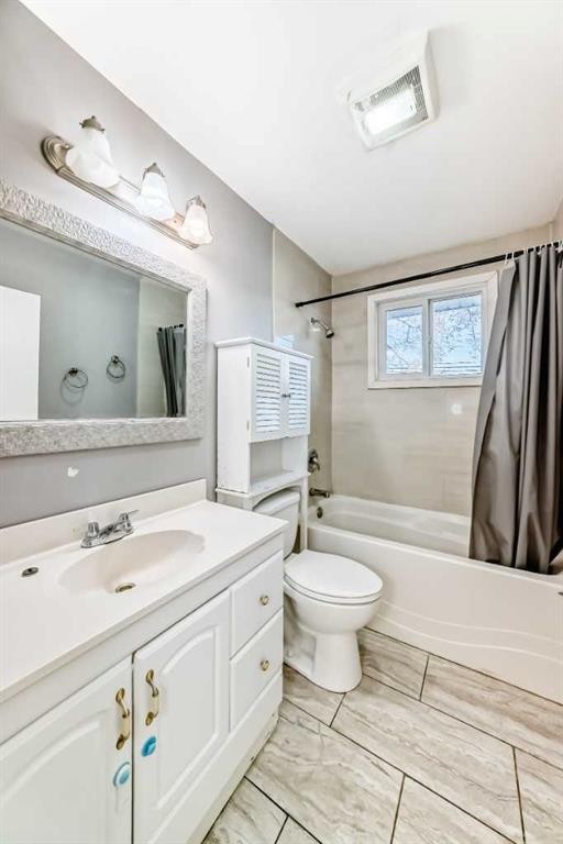 1511 43 Street Se, Calgary, AB - Indoor Photo Showing Bathroom