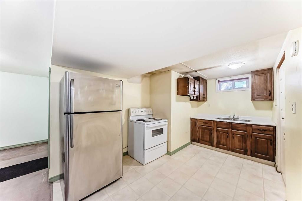 1511 43 Street Se, Calgary, AB - Indoor Photo Showing Kitchen With Double Sink