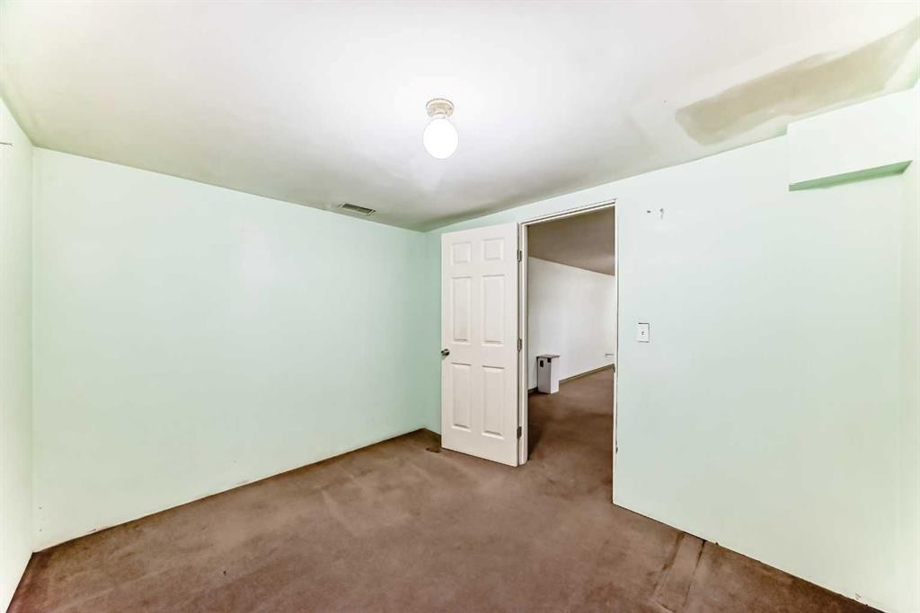 1511 43 Street Se, Calgary, AB - Indoor Photo Showing Other Room