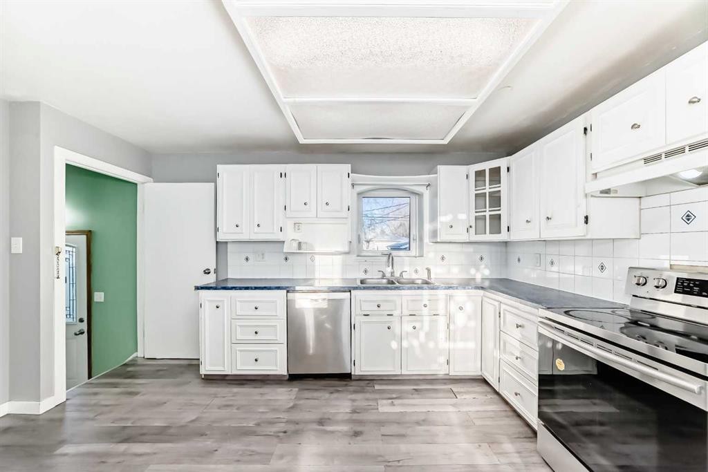 1511 43 Street Se, Calgary, AB - Indoor Photo Showing Kitchen With Double Sink