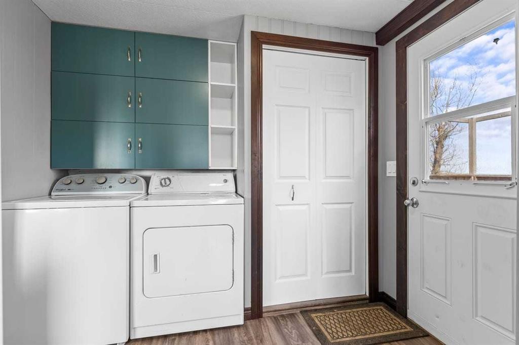 228 Railway Avenue, Mossleigh, AB - Indoor Photo Showing Laundry Room