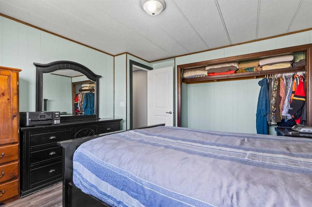 228 Railway Avenue, Mossleigh, AB - Indoor Photo Showing Bedroom
