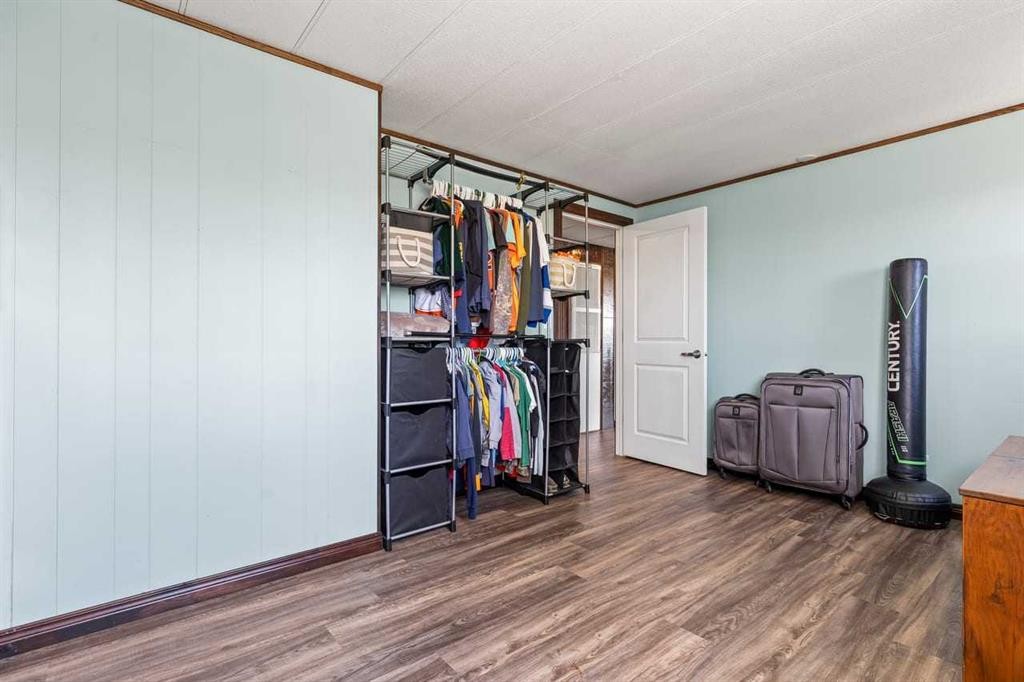 228 Railway Avenue, Mossleigh, AB - Indoor