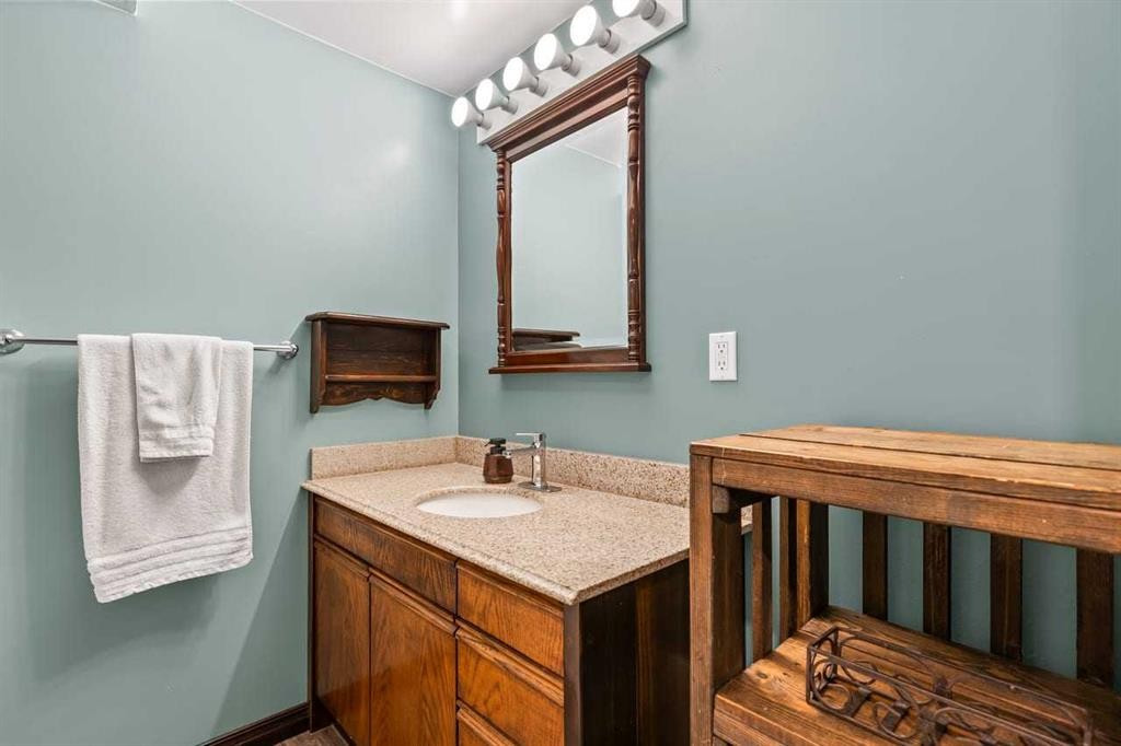 228 Railway Avenue, Mossleigh, AB - Indoor Photo Showing Bathroom