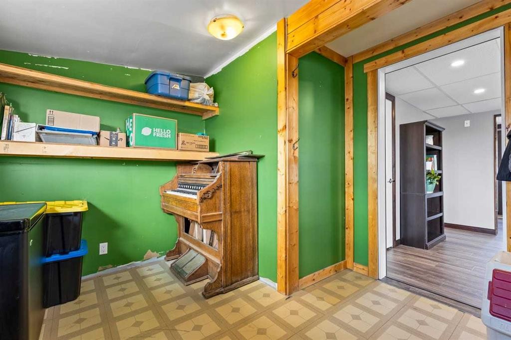 228 Railway Avenue, Mossleigh, AB - Indoor Photo Showing Other Room