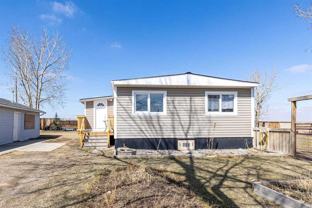 228 Railway Avenue, Mossleigh, AB - Outdoor