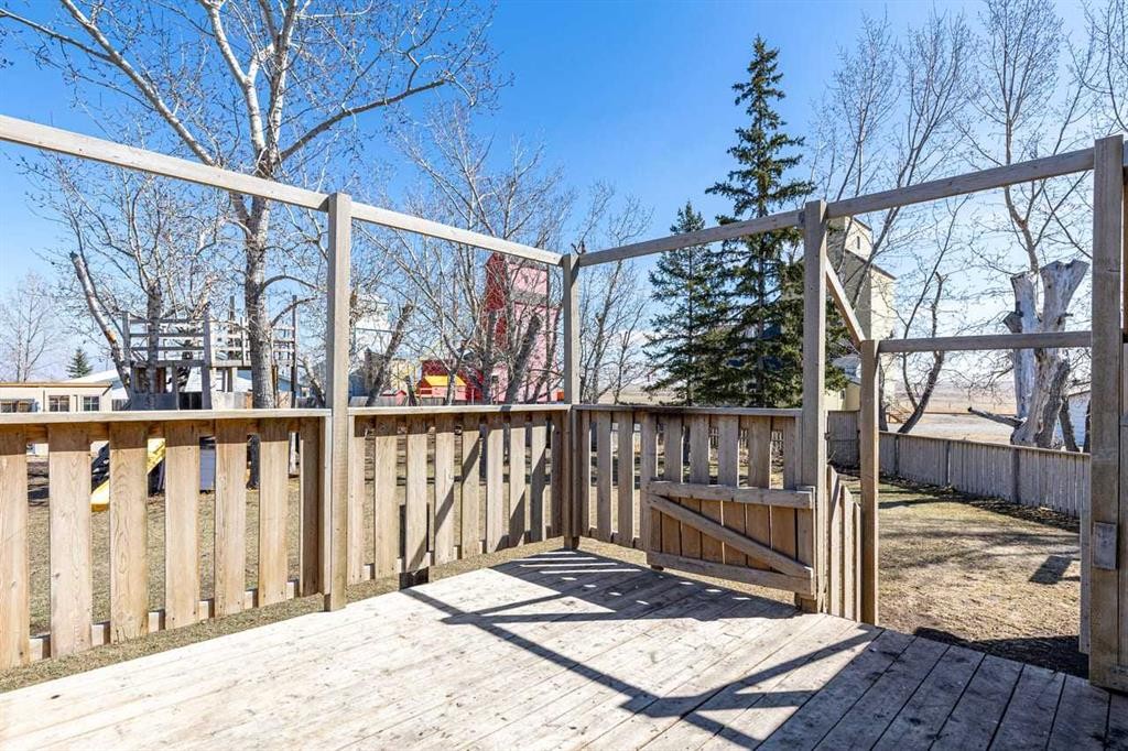 228 Railway Avenue, Mossleigh, AB - Outdoor