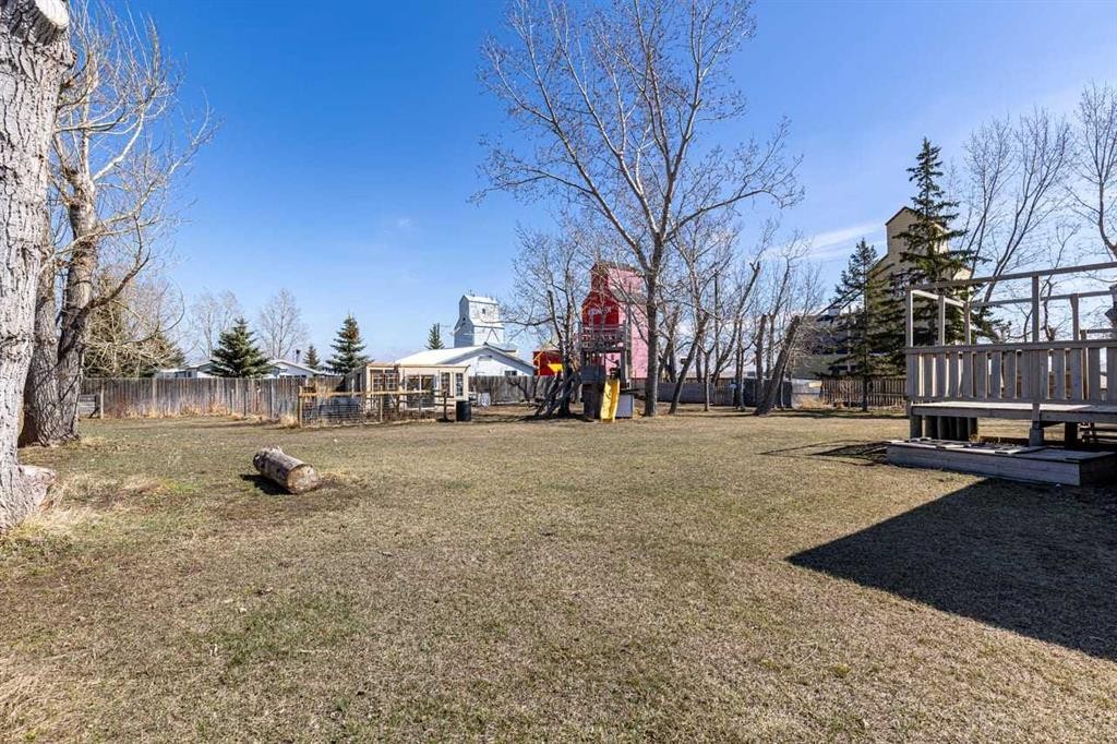 228 Railway Avenue, Mossleigh, AB - Outdoor