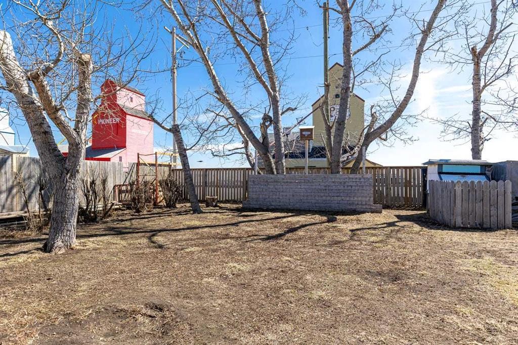 228 Railway Avenue, Mossleigh, AB - Outdoor