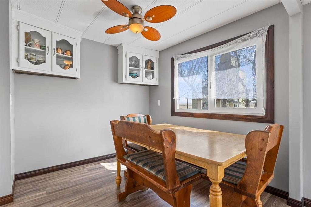 228 Railway Avenue, Mossleigh, AB - Indoor Photo Showing Dining Room