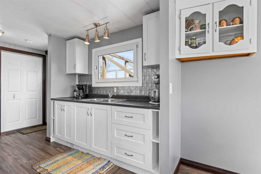 228 Railway Avenue, Mossleigh, AB - Indoor Photo Showing Kitchen With Double Sink