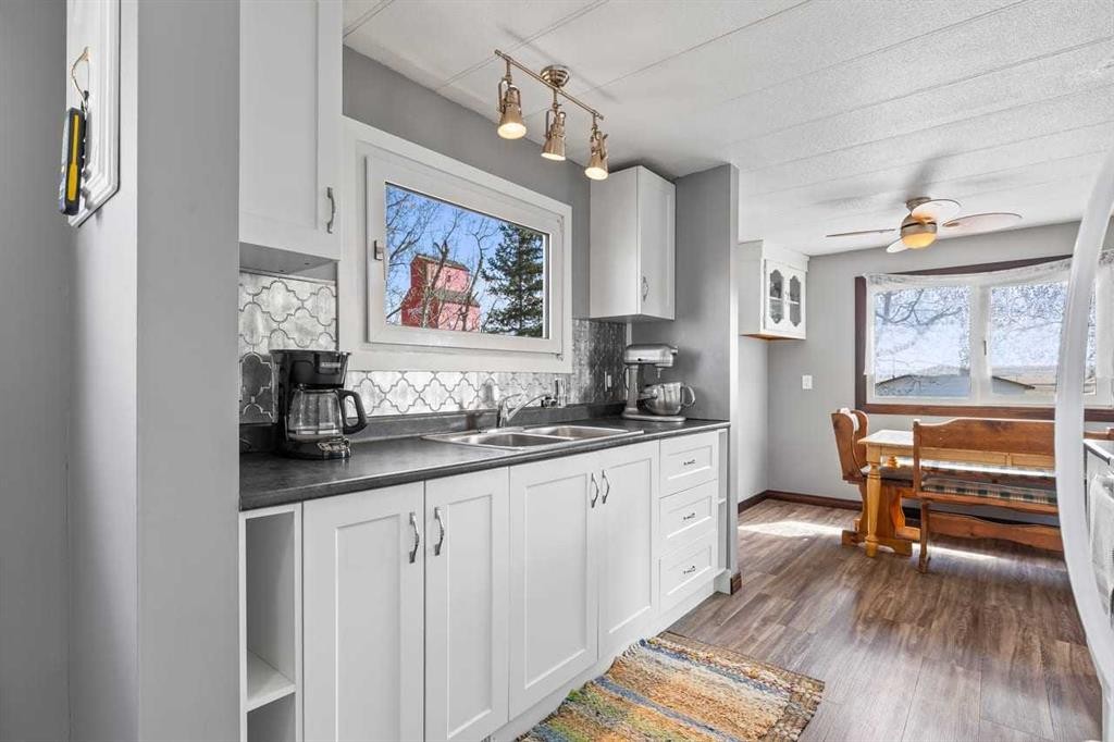 228 Railway Avenue, Mossleigh, AB - Indoor Photo Showing Kitchen With Double Sink
