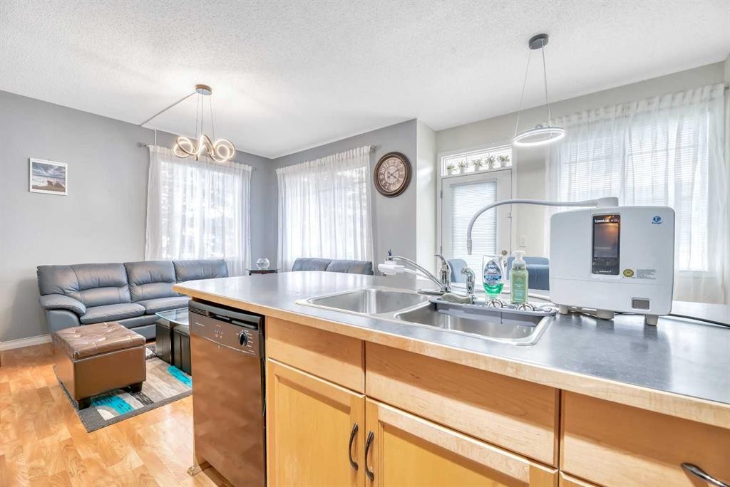 49 Everridge Gardens Sw, Calgary, AB - Indoor Photo Showing Kitchen With Double Sink