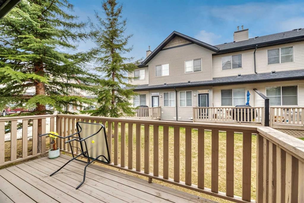 49 Everridge Gardens Sw, Calgary, AB - Outdoor With Deck Patio Veranda