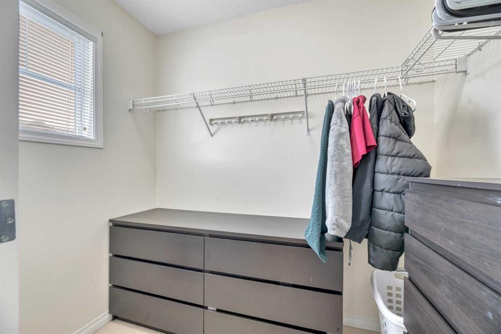 49 Everridge Gardens Sw, Calgary, AB - Indoor With Storage