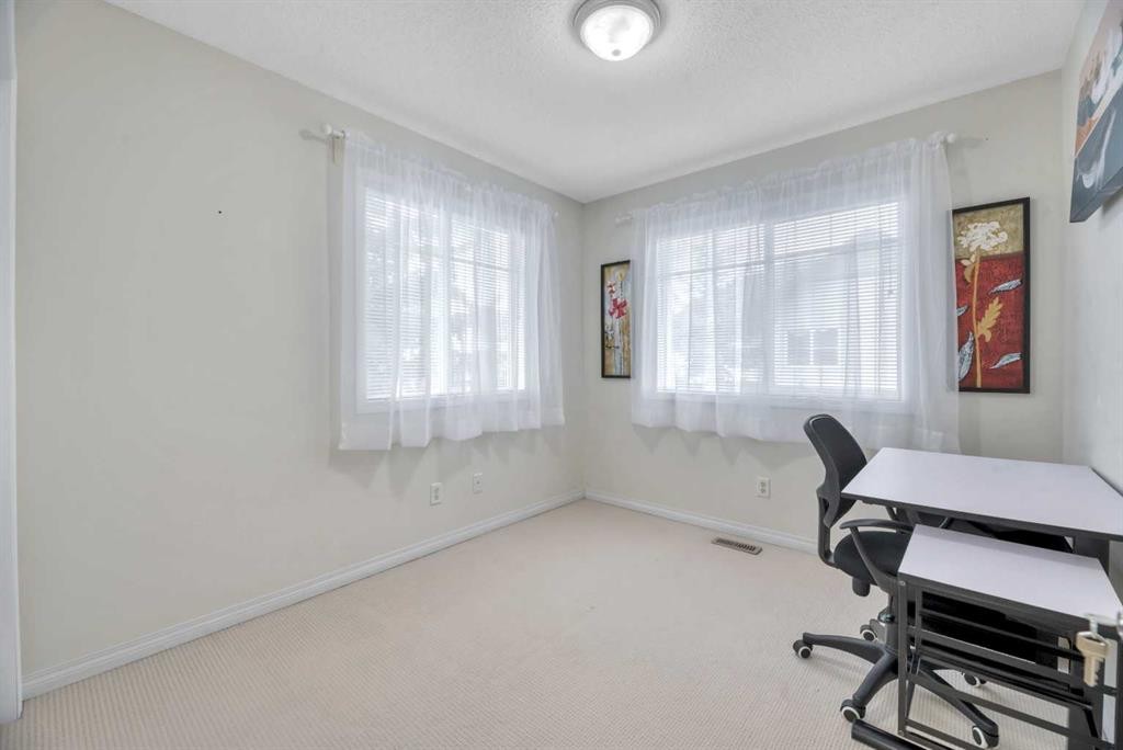 49 Everridge Gardens Sw, Calgary, AB - Indoor Photo Showing Office