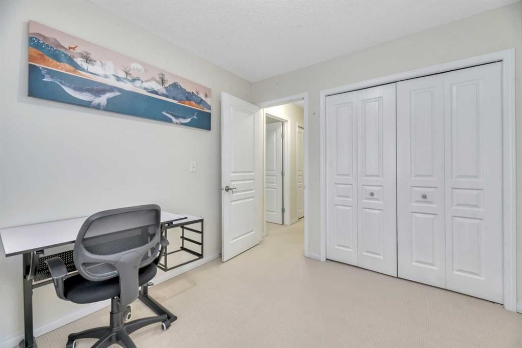 49 Everridge Gardens Sw, Calgary, AB - Indoor Photo Showing Office