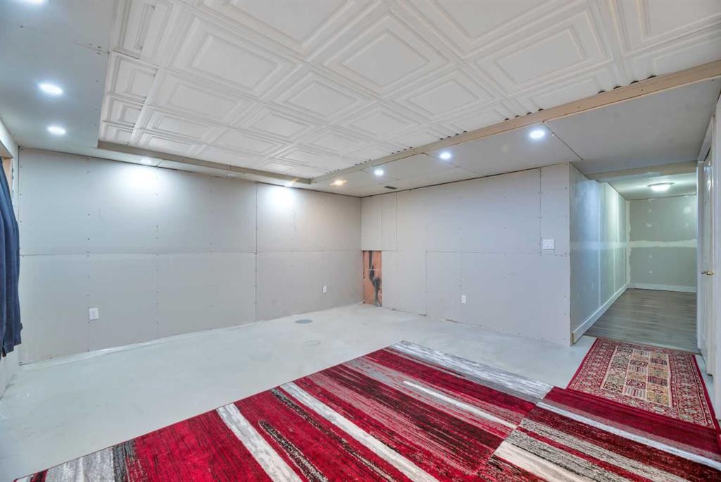 49 Everridge Gardens Sw, Calgary, AB - Indoor