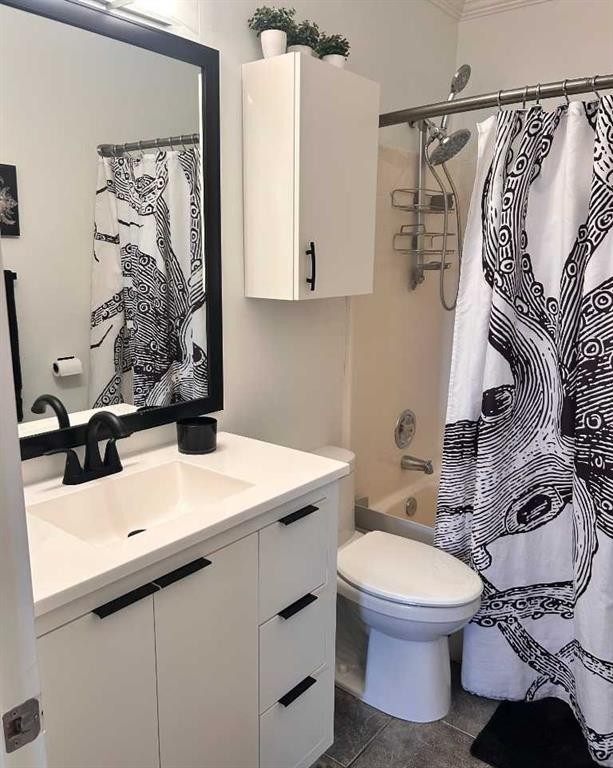 123 Franklin Drive Se, Calgary, AB - Indoor Photo Showing Bathroom