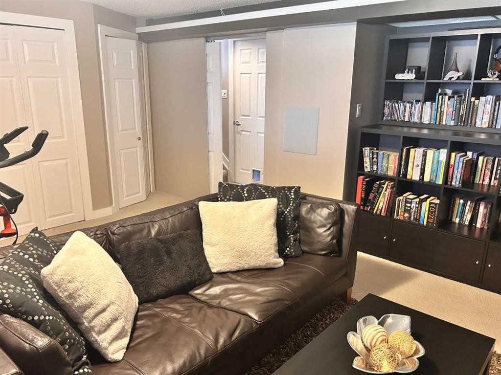 123 Franklin Drive Se, Calgary, AB - Indoor