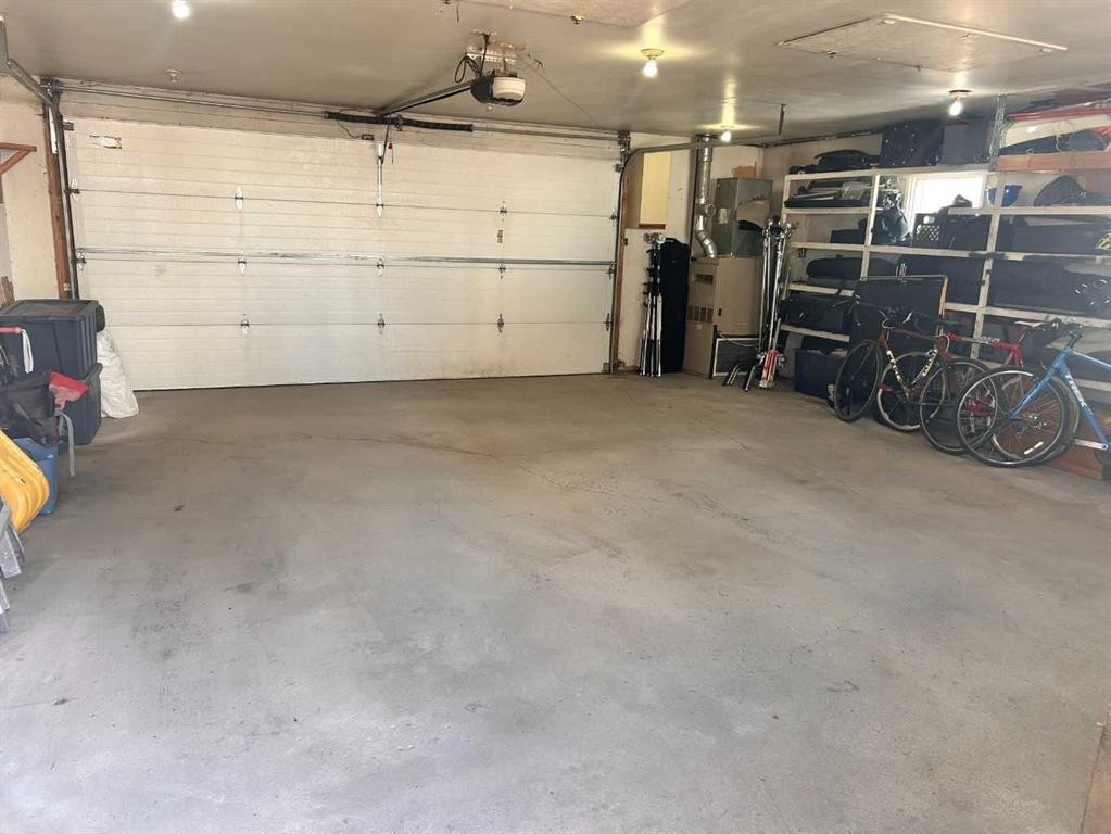 123 Franklin Drive Se, Calgary, AB - Indoor Photo Showing Garage