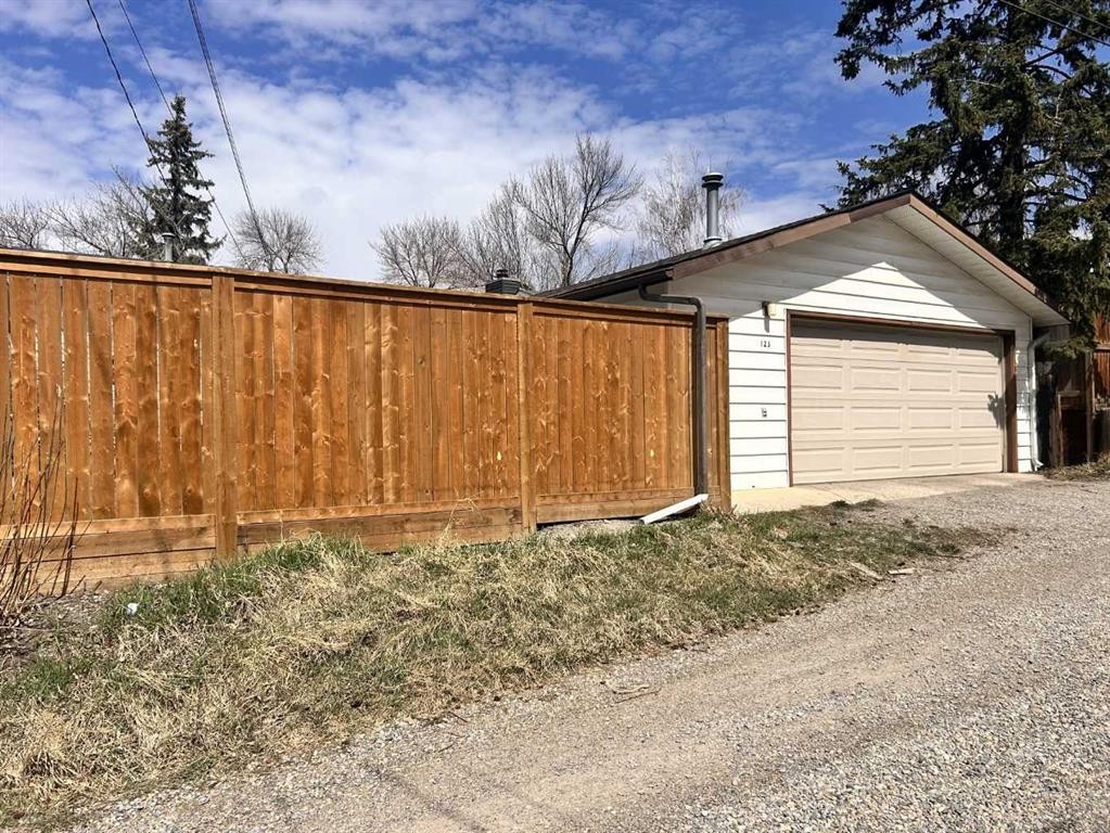 123 Franklin Drive Se, Calgary, AB - Outdoor