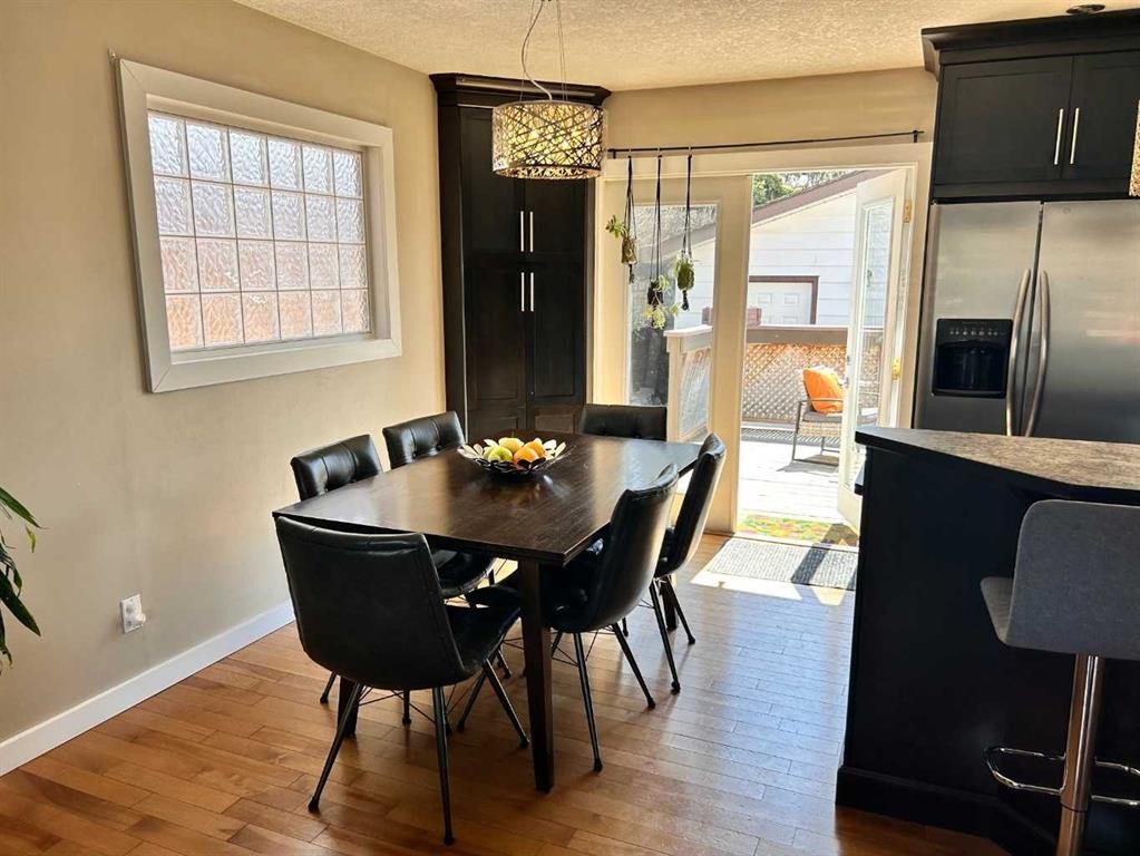 123 Franklin Drive Se, Calgary, AB - Indoor Photo Showing Dining Room