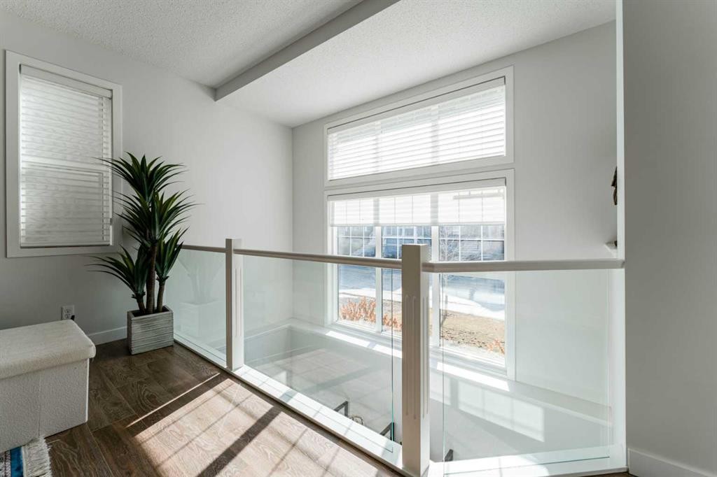 318 Masters Row Se, Calgary, AB - Indoor Photo Showing Other Room