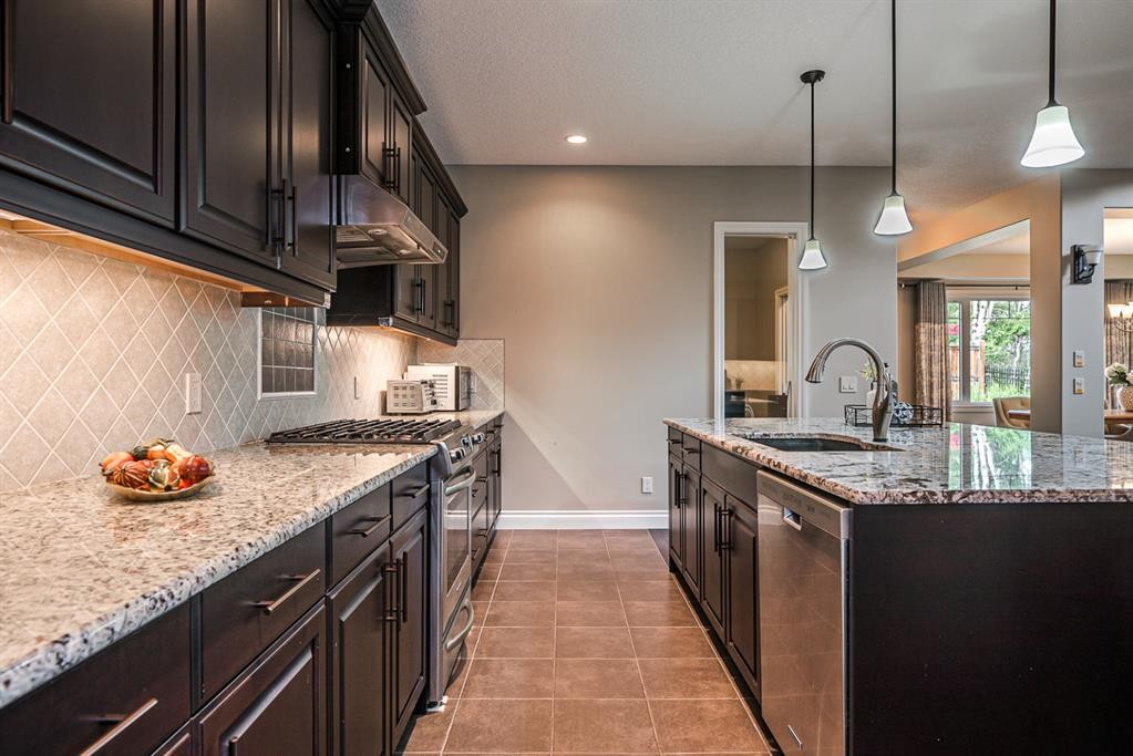 180 Ascot Drive Sw, Calgary, AB - Indoor Photo Showing Kitchen With Upgraded Kitchen