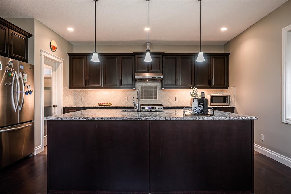 180 Ascot Drive Sw, Calgary, AB - Indoor Photo Showing Kitchen With Upgraded Kitchen