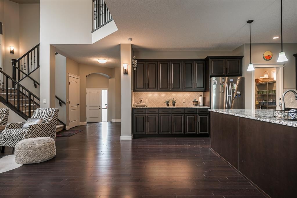 180 Ascot Drive Sw, Calgary, AB - Indoor Photo Showing Kitchen With Stainless Steel Kitchen With Upgraded Kitchen