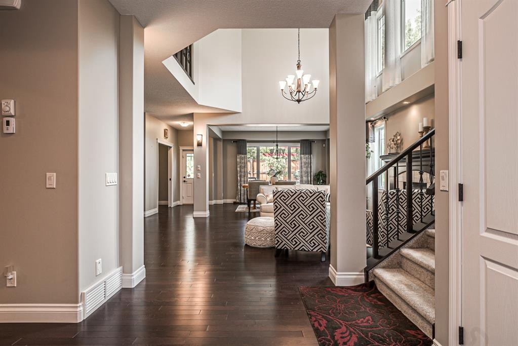 180 Ascot Drive Sw, Calgary, AB - Indoor
