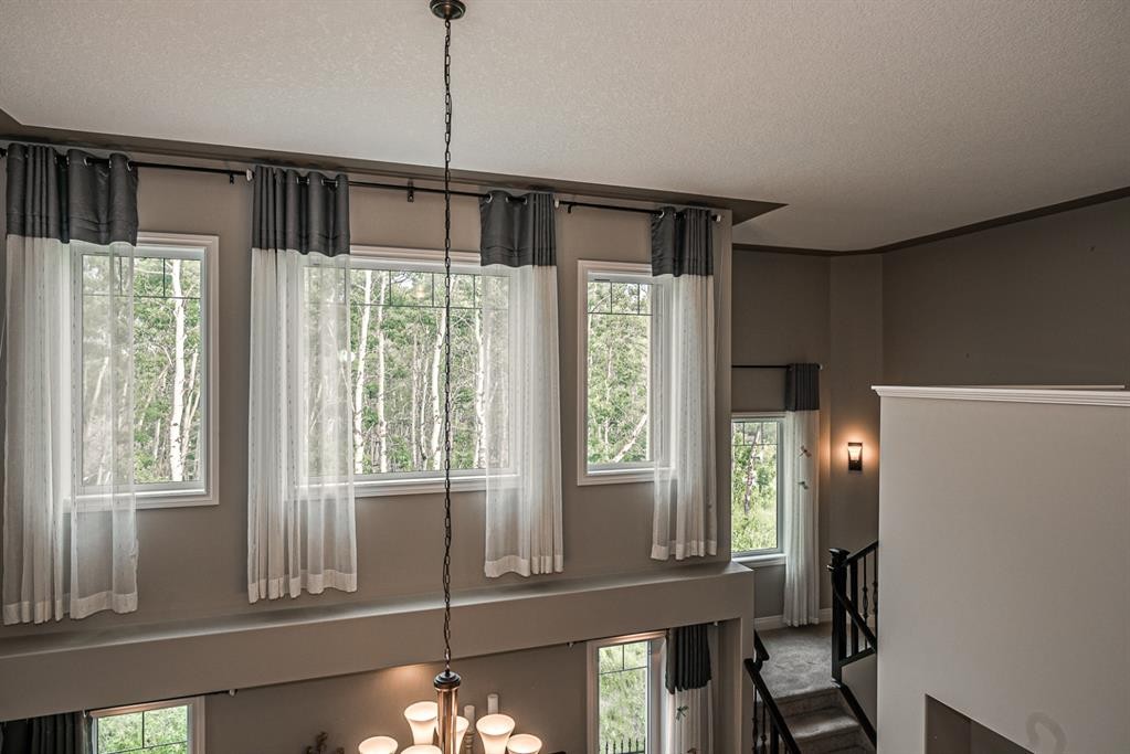 180 Ascot Drive Sw, Calgary, AB - Indoor Photo Showing Other Room
