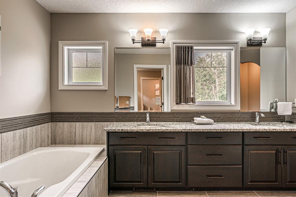 180 Ascot Drive Sw, Calgary, AB - Indoor Photo Showing Bathroom