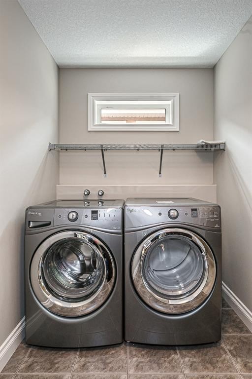 180 Ascot Drive Sw, Calgary, AB - Indoor Photo Showing Laundry Room