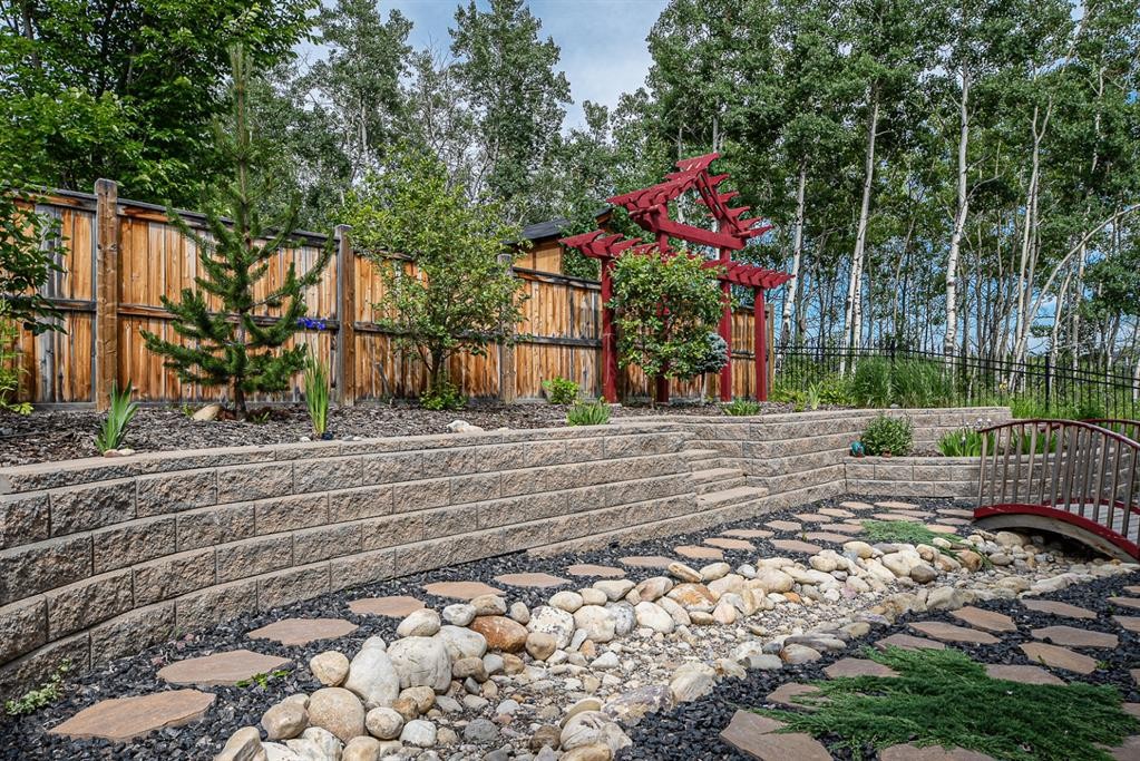 180 Ascot Drive Sw, Calgary, AB - Outdoor