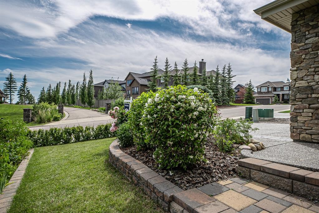 180 Ascot Drive Sw, Calgary, AB - Outdoor