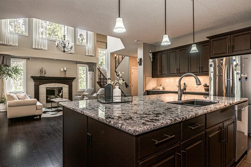 180 Ascot Drive Sw, Calgary, AB - Indoor Photo Showing Kitchen With Upgraded Kitchen
