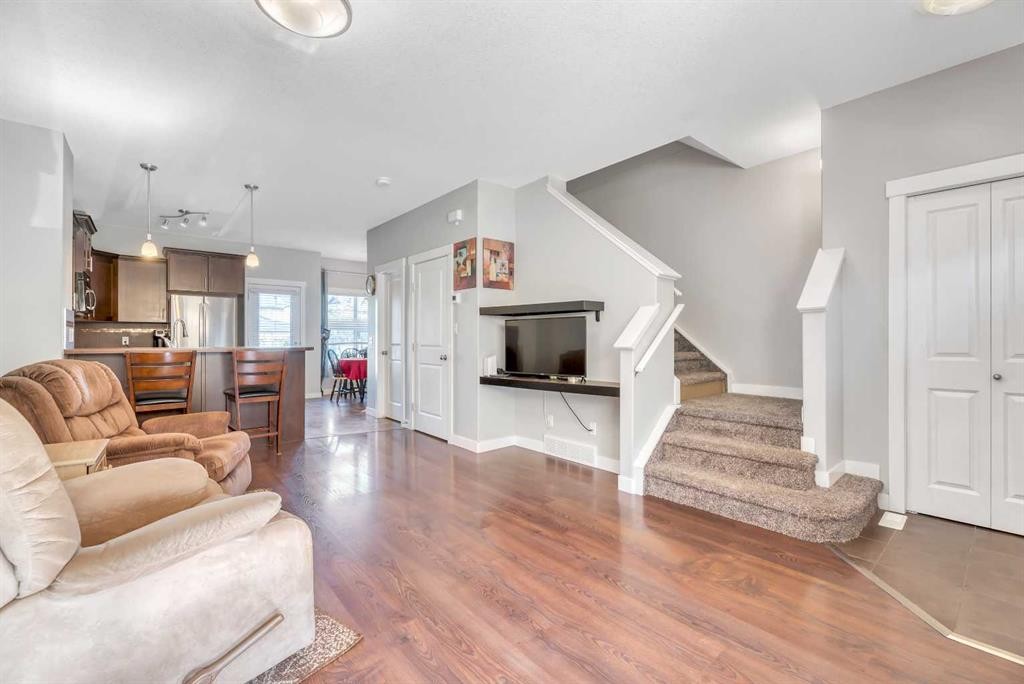 238 Ranch Ridge Meadow, Strathmore, AB - Indoor Photo Showing Living Room