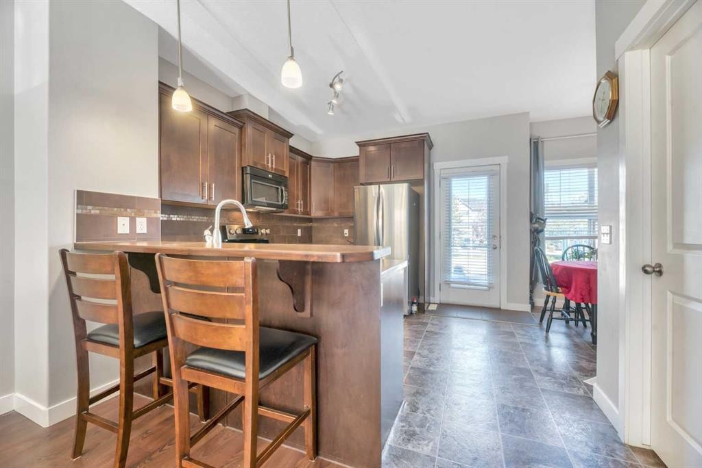 238 Ranch Ridge Meadow, Strathmore, AB - Indoor Photo Showing Kitchen