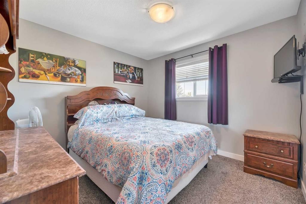 238 Ranch Ridge Meadow, Strathmore, AB - Indoor Photo Showing Bedroom