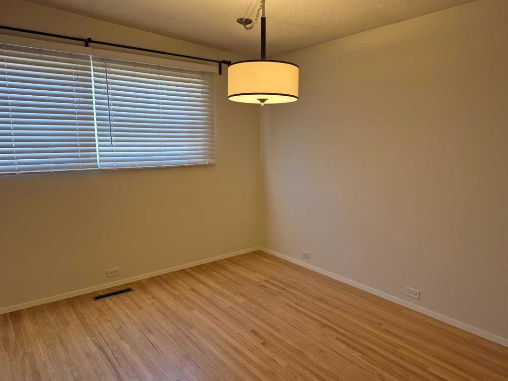 3415 Benton Drive Nw, Calgary, AB - Indoor Photo Showing Other Room