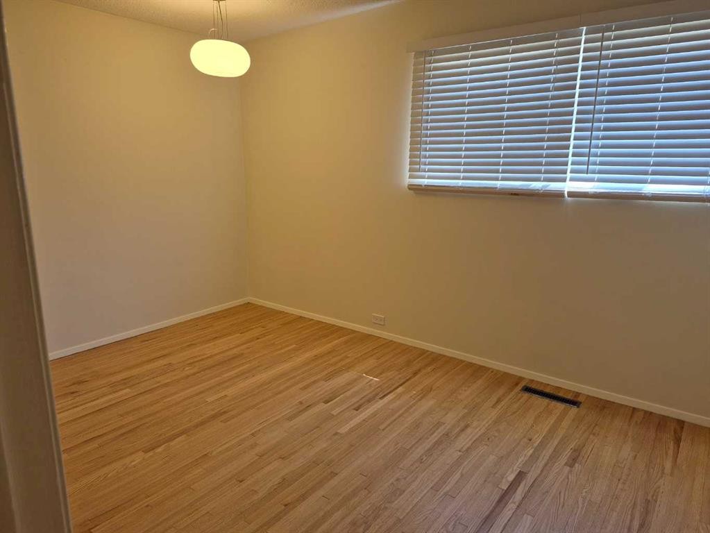 3415 Benton Drive Nw, Calgary, AB - Indoor Photo Showing Other Room