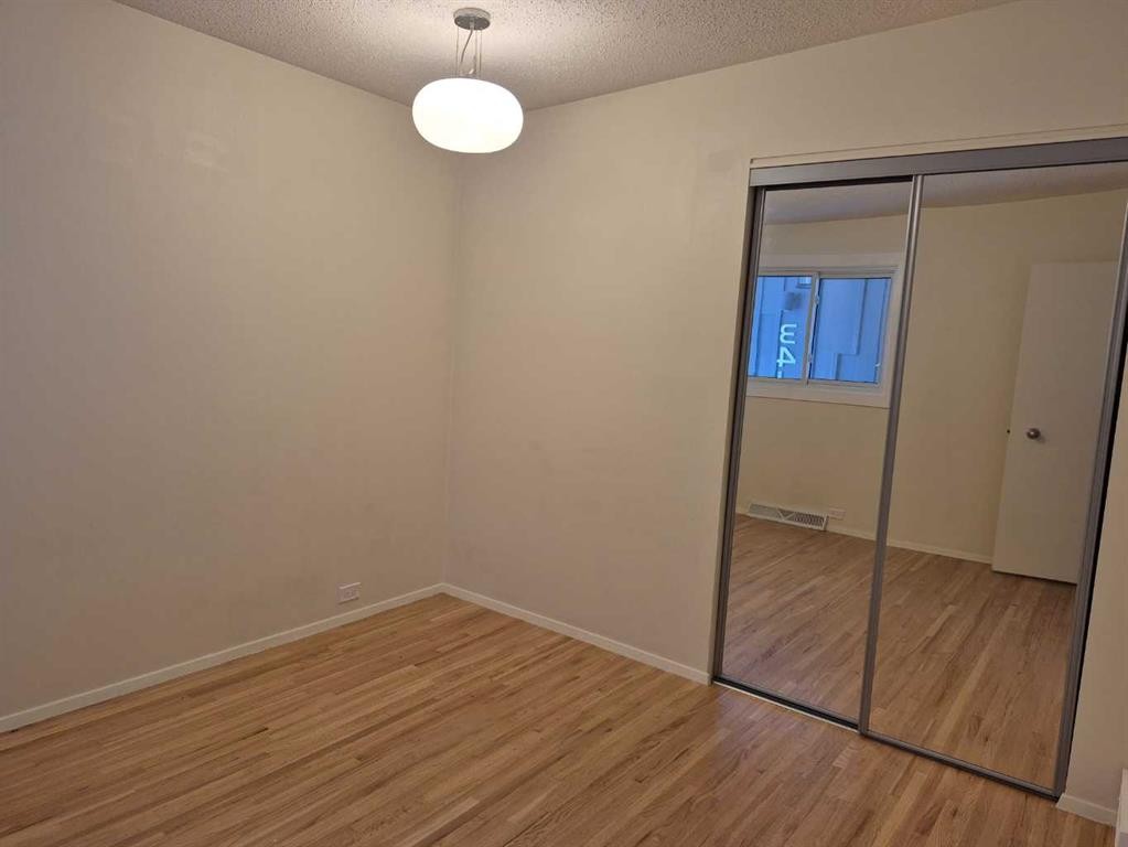 3415 Benton Drive Nw, Calgary, AB - Indoor Photo Showing Other Room