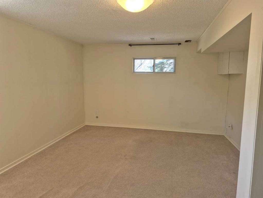 3415 Benton Drive Nw, Calgary, AB - Indoor Photo Showing Other Room