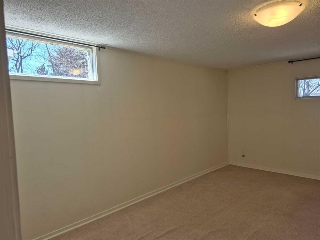 3415 Benton Drive Nw, Calgary, AB - Indoor Photo Showing Other Room