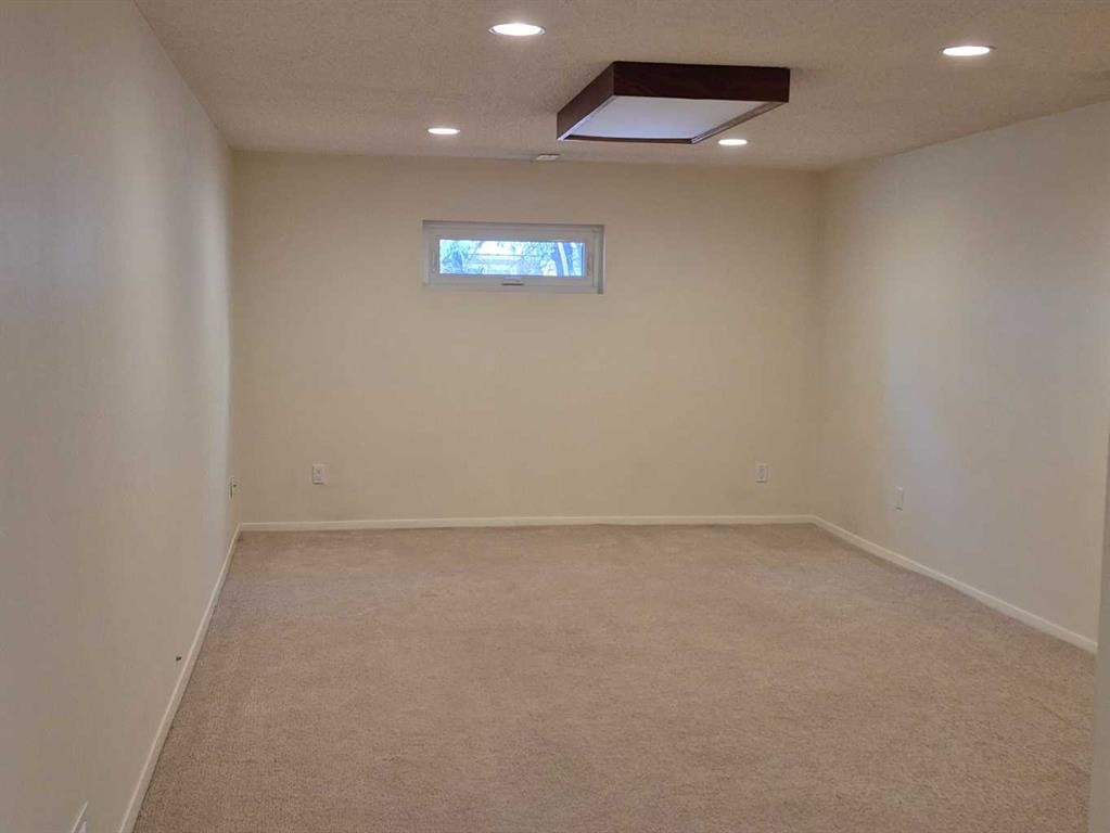 3415 Benton Drive Nw, Calgary, AB - Indoor Photo Showing Other Room