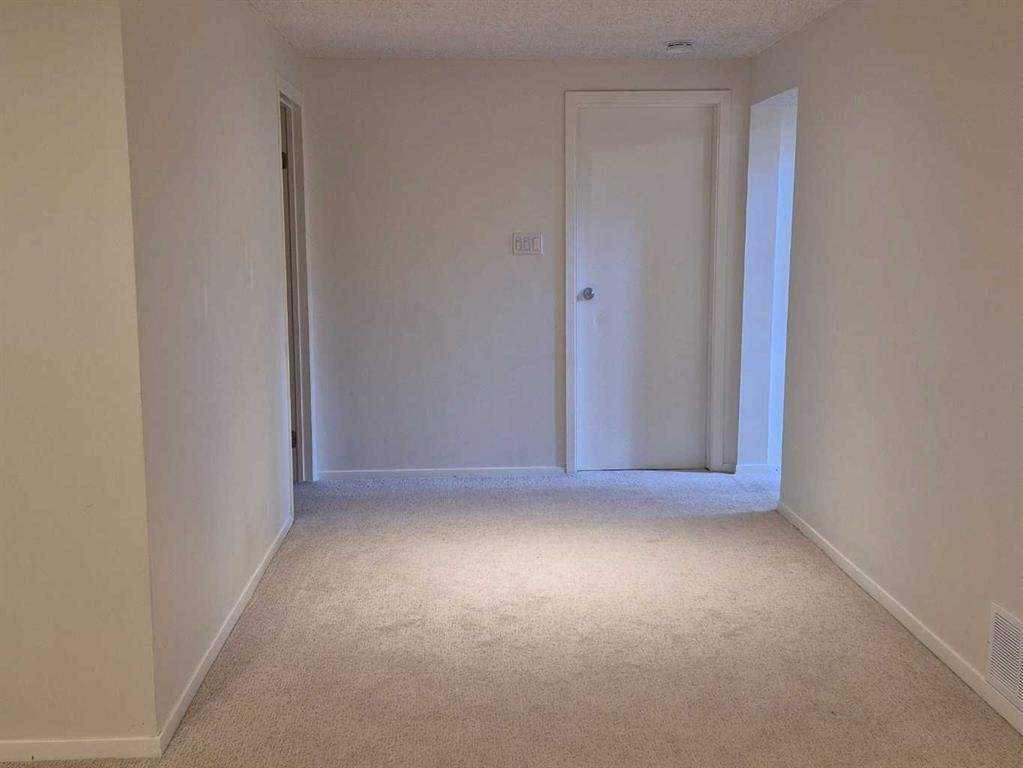 3415 Benton Drive Nw, Calgary, AB - Indoor Photo Showing Other Room
