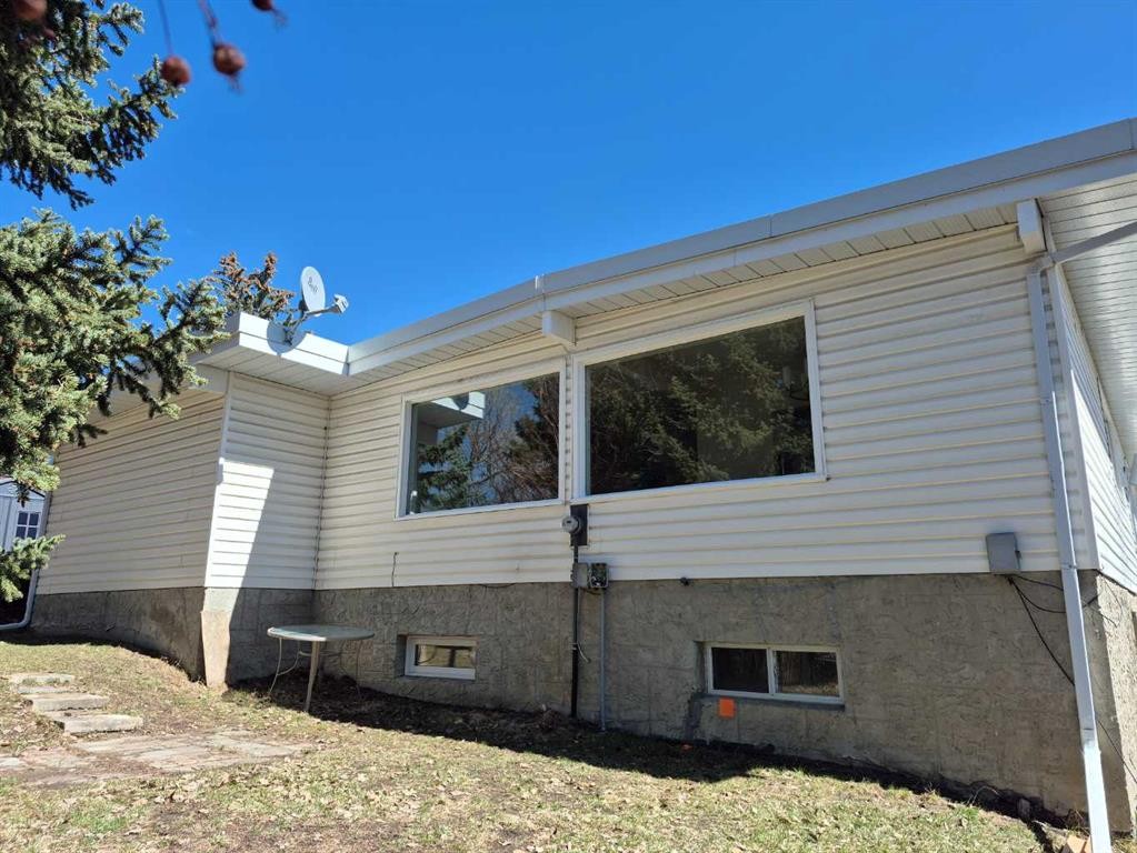 3415 Benton Drive Nw, Calgary, AB - Outdoor With Exterior